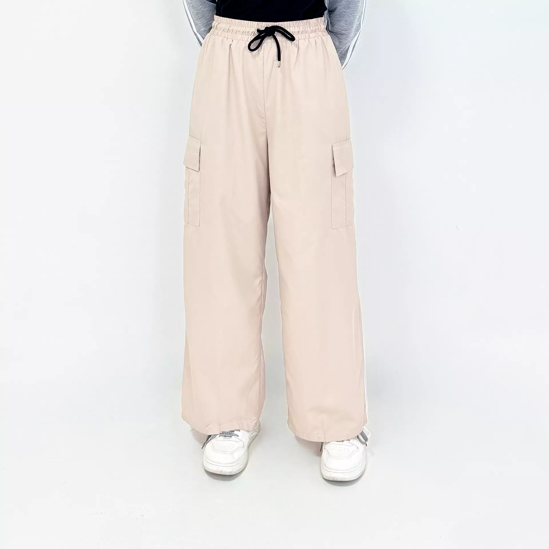 Set Sporty Jacket Manda GREY KREM Setelan Baju Olahraga