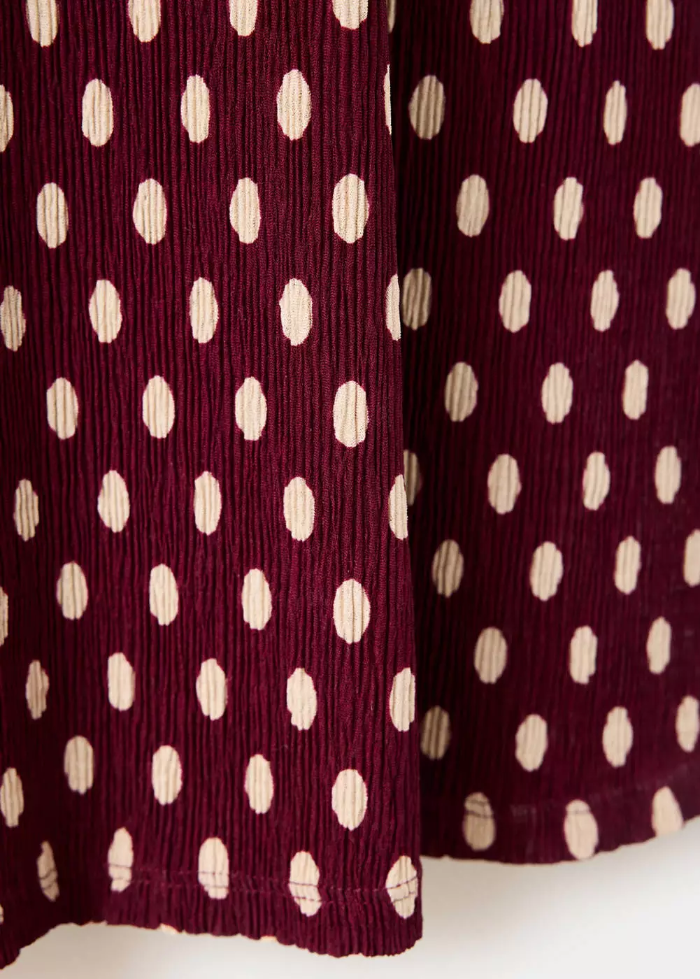 Gaun berkerah V motif polkadot