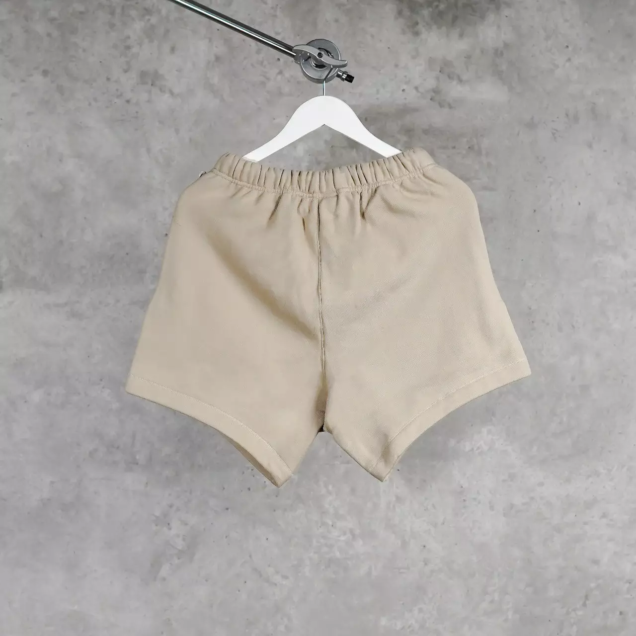 Celana ESSENTIALS JET EXCLUSIVE DUSTY BEIGE SHORT PANTS 100% ORIGINAL