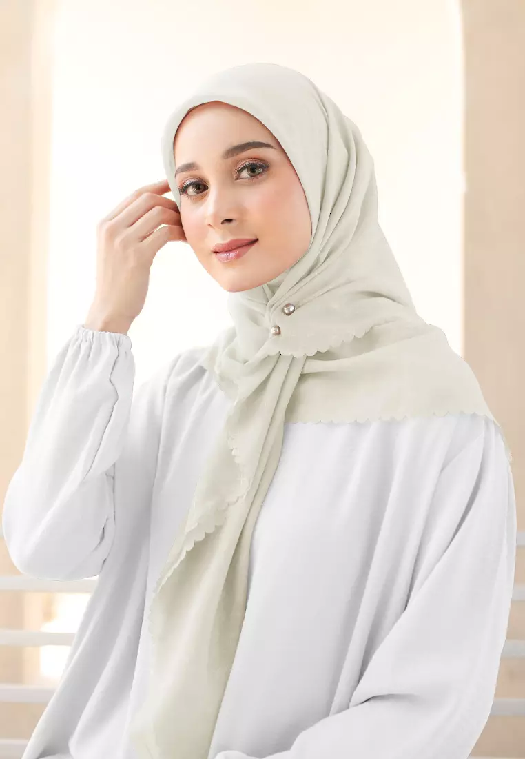 Rada Embossed Square | Hijab Polycotton Scarf Segiempat - Birch Nude