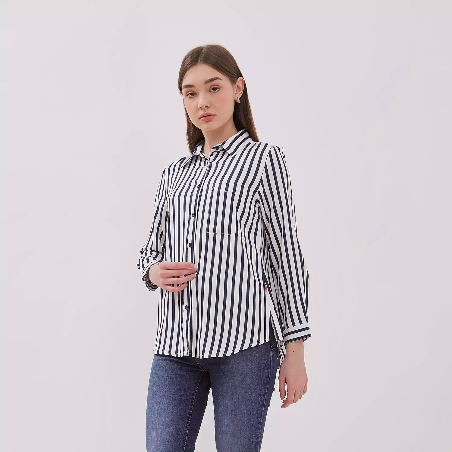 DUST Kemeja Kamina Garis Navy Putih (D.116467)