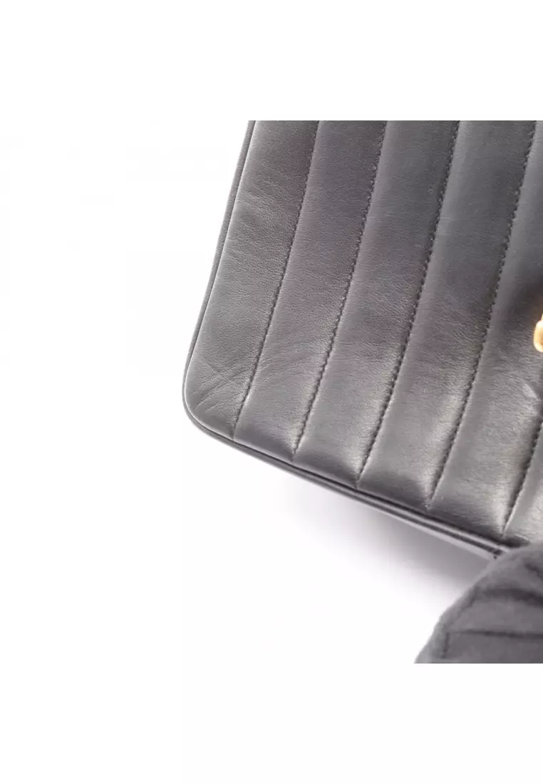 Pre-Loved Chanel V-stitch Chevron chain shoulder bag W chain shoulder bag lambskin black gold hardware