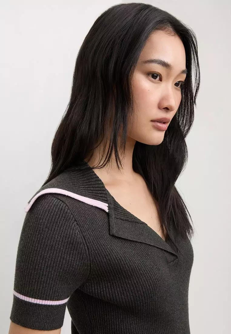 Short Sleeve Ribbed Knit Polo Shirt with Contrast Trim Sailor Collar and Logo Embroidery - Mid Grey
