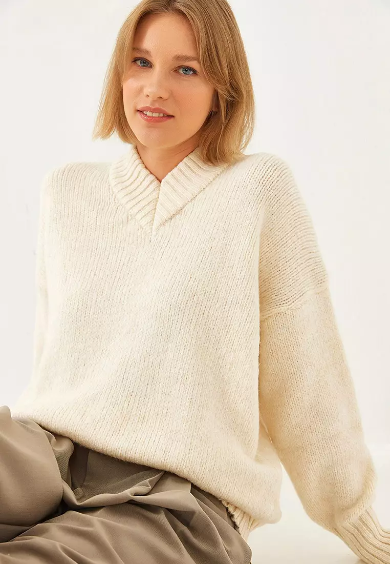 Women's V Neck Knitted Sweater 20247532