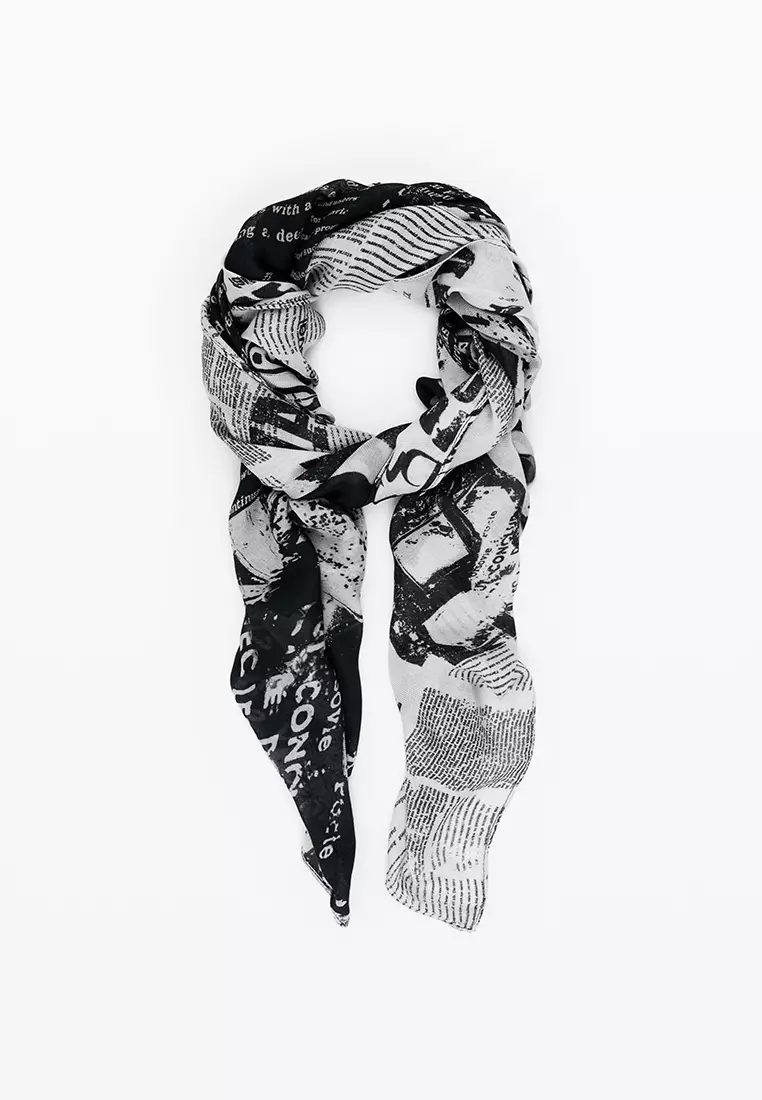 Rectangular newspaper scarf