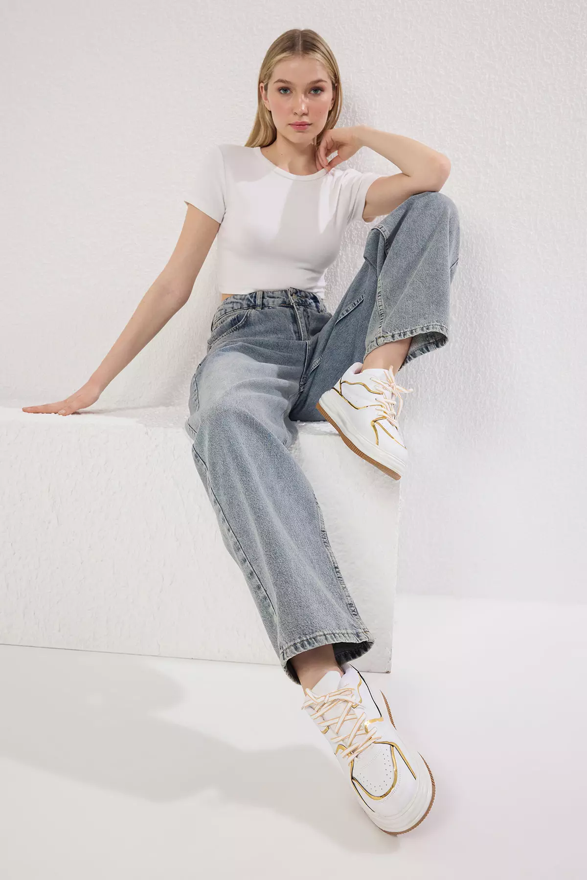 白色金屬感金色細節綁帶女士運動鞋 Takss25Sn00036