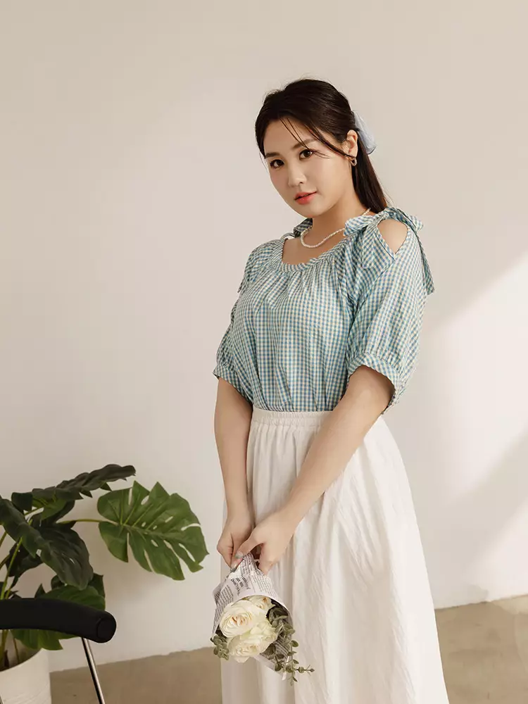 Plaid Cold Shoulder Bubble Sleeve Top [AB19543]