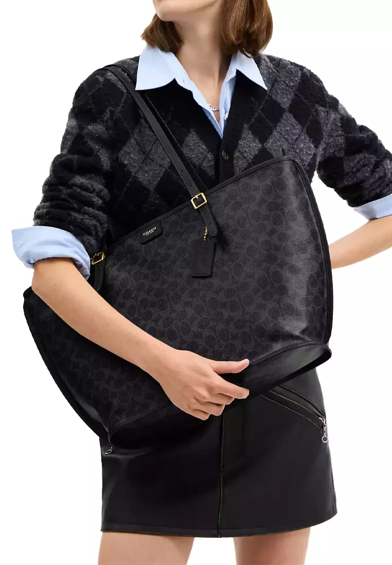 Taxi Tote Bag In Signature Canvas CCC40