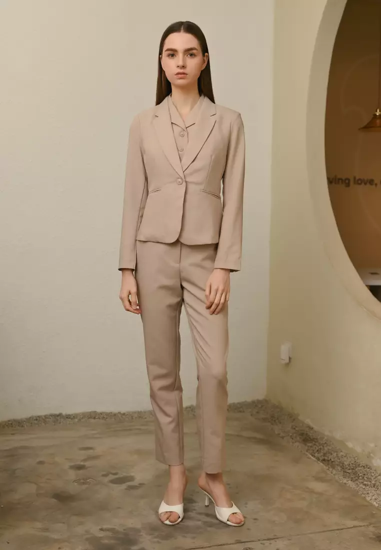 米色长袖西装外套