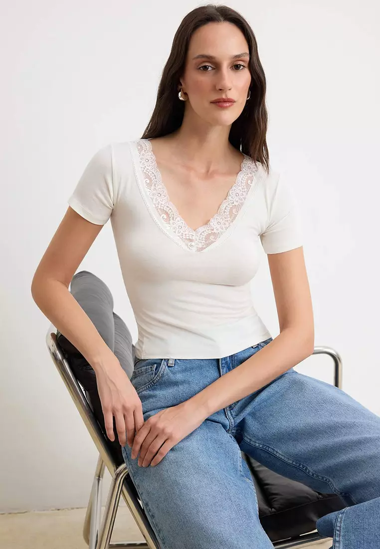 Ecru Regular/Normal Fit V-Neck Short Sleeve Lace Detailed Soft Knitted Blouse Twoss26Bz757