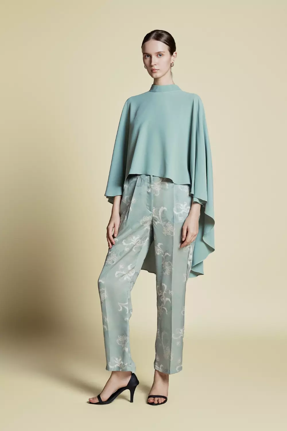 DEMURE&CO - Cropped Cape Set in Crepe de Chine Light Green
