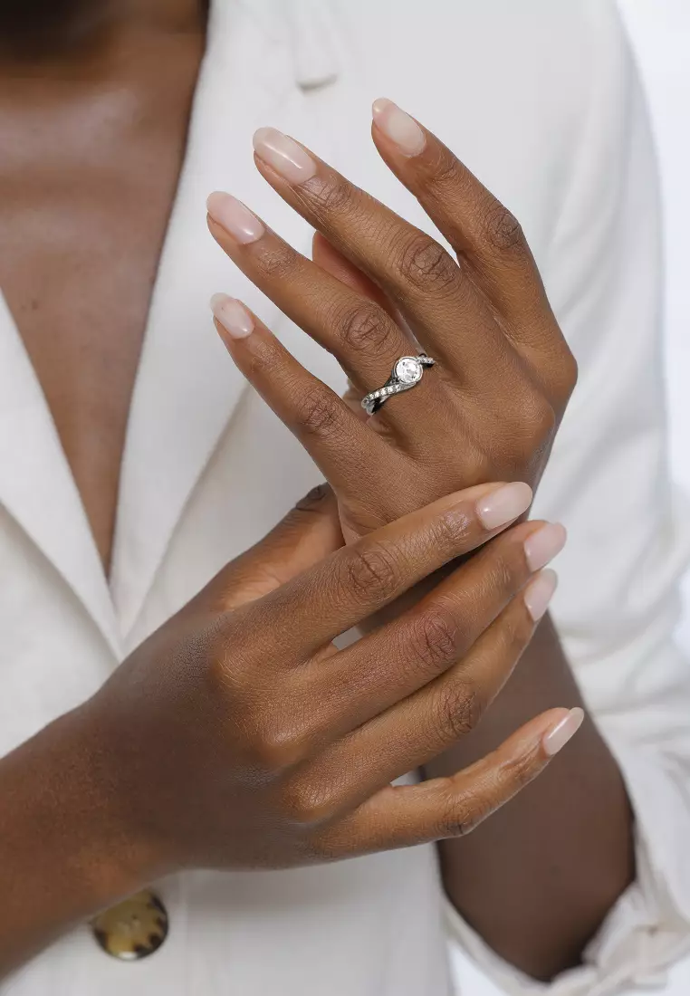 施华洛世奇®水晶镶嵌白色戒指