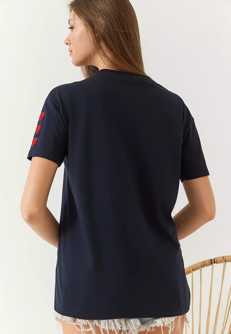 Women's Heart Embroidered T-Shirt 60602008