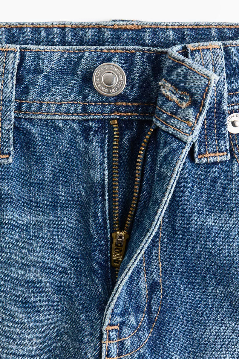 Frayed denim shorts