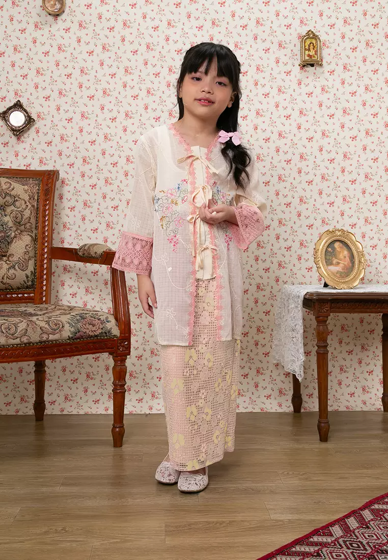AYANA EMBROIDERED KEBAYA SET