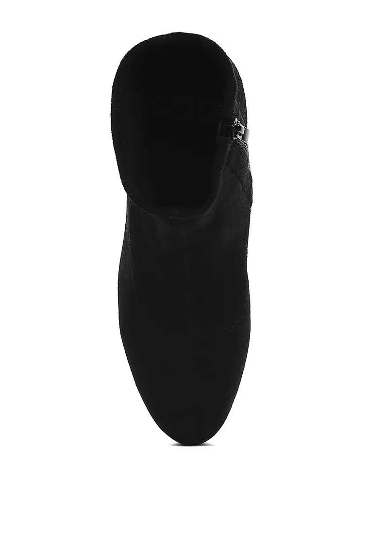 Sepatu bot hak blok berhias berlian imitasi berwarna hitam