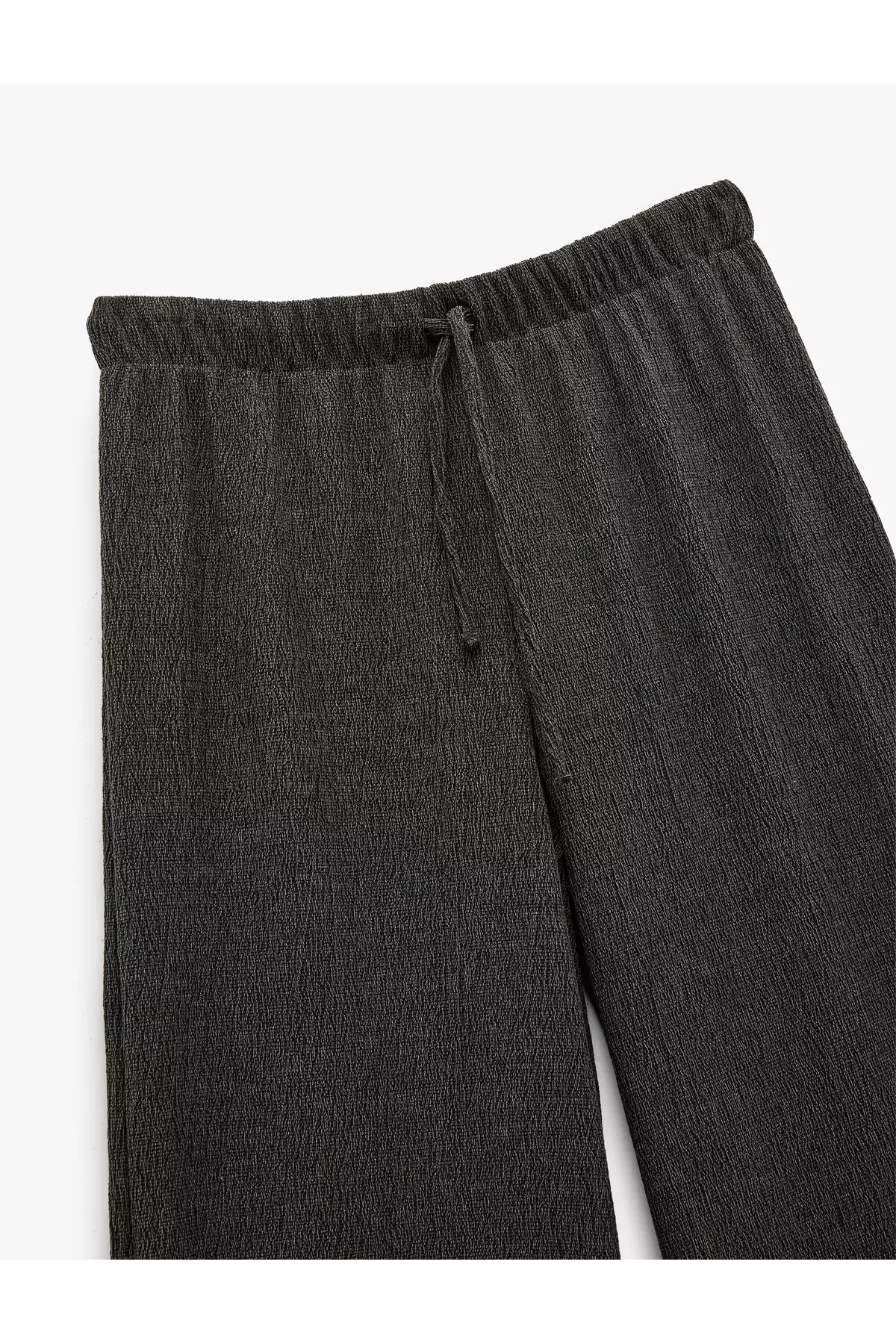 Wide Leg Trousers With Wrinkled Fabric Binding Detail