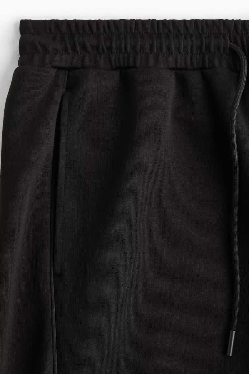 Loose Fit Sports shorts with DryMove™