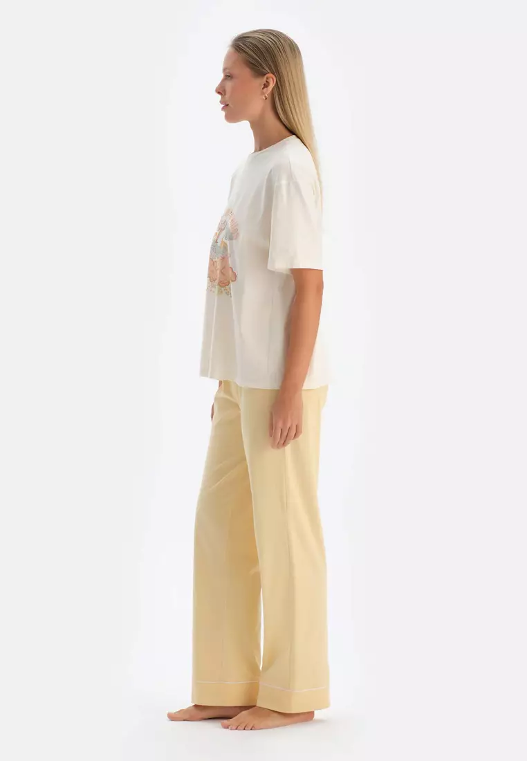 Buy DAGİ Off White T-Shirt Trousers Knitwear Set, Cloud Print