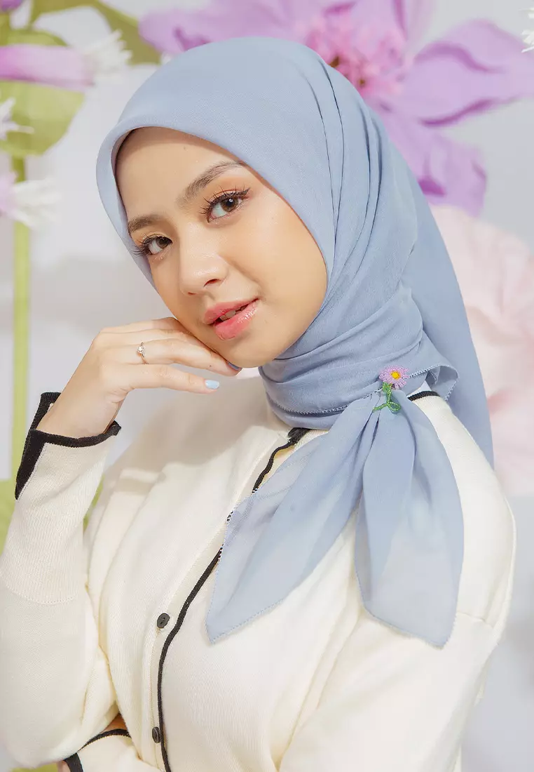 Nashwa Paris Eyelash in Soft Blue (Lozy x Nashwa)