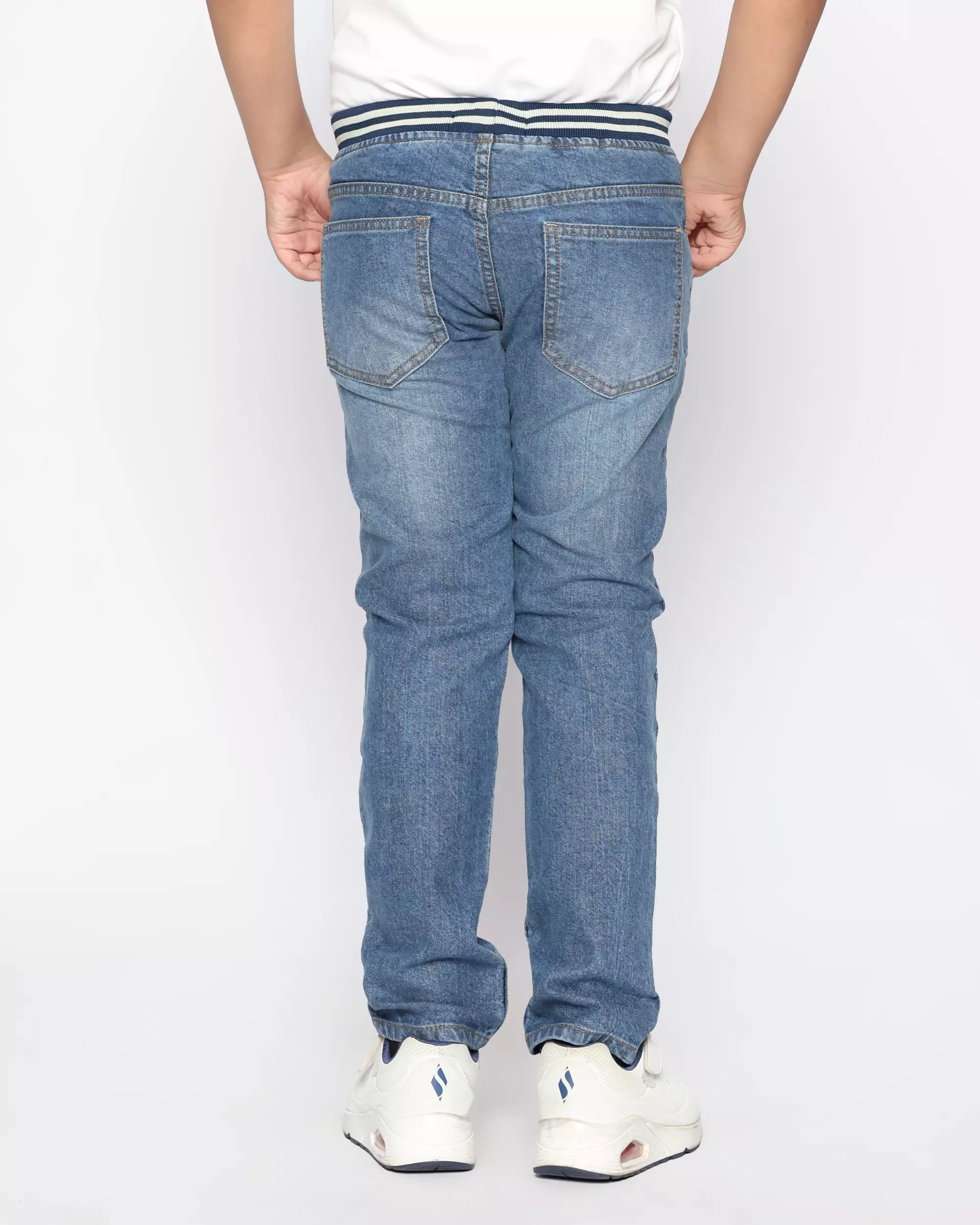 Celana Panjang Anak Laki Jeans Rib Mid Blue With Model - FORTUNES