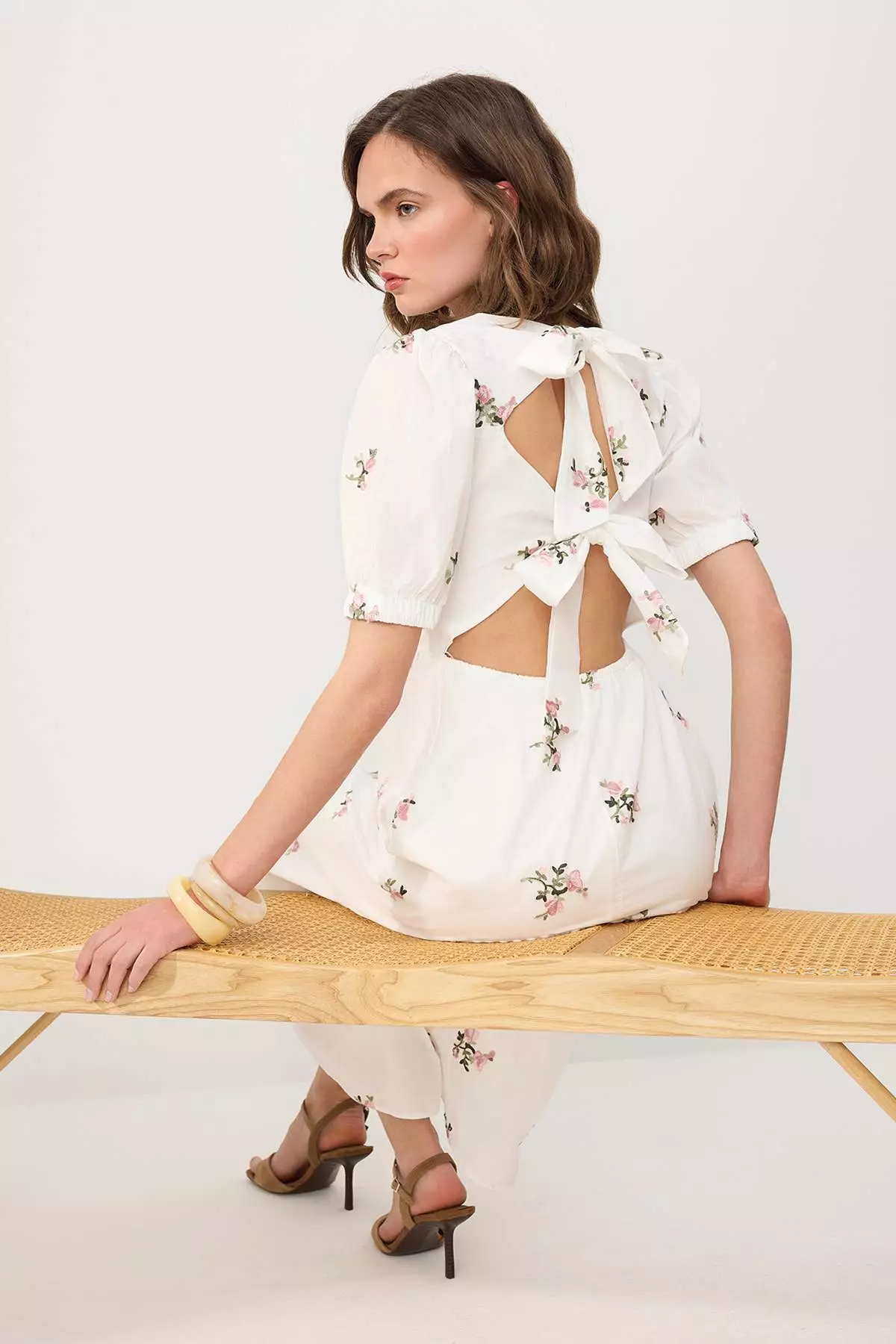 White Floral Embroidered Backless Cotton Midi Dress Twoss26El118