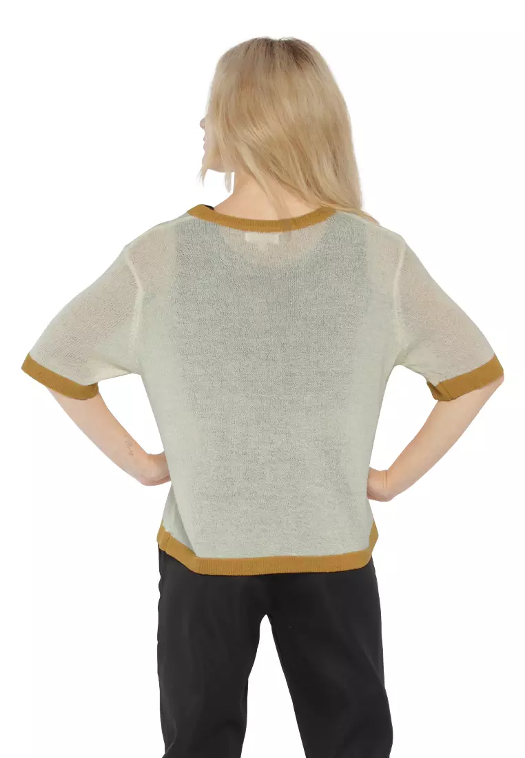 Kaos Lengan dan Leher Kontras Kuning