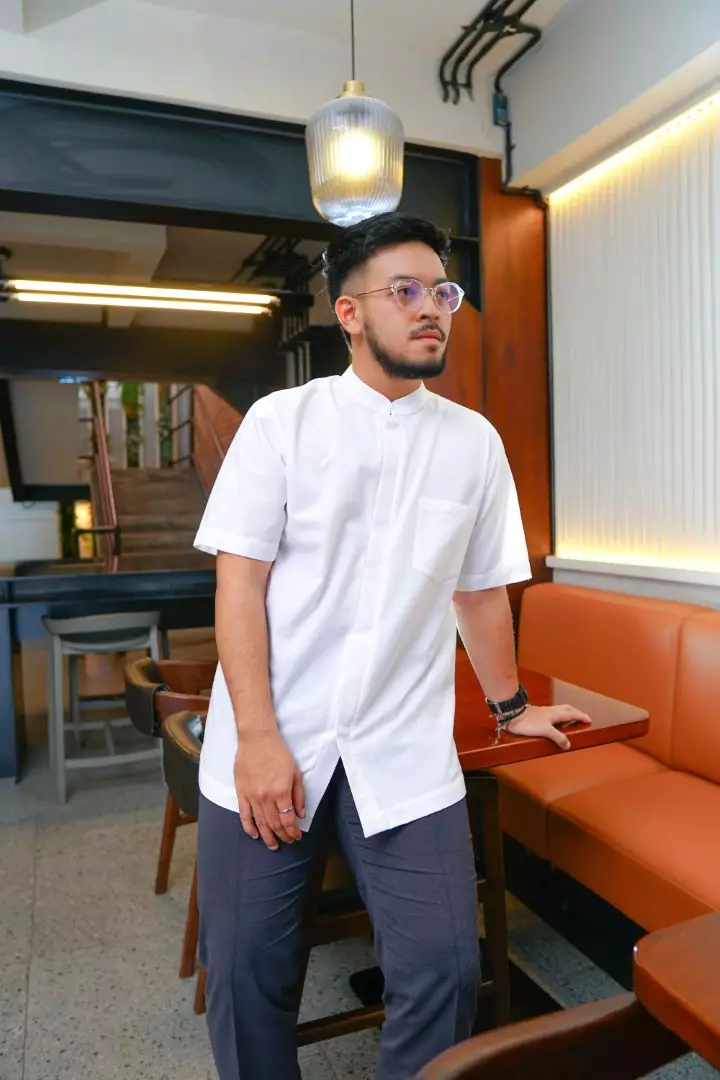 KALIVI Menswear Off White - Baju Koko Pria Lengan Pendek - Bahan Cotton Dobby