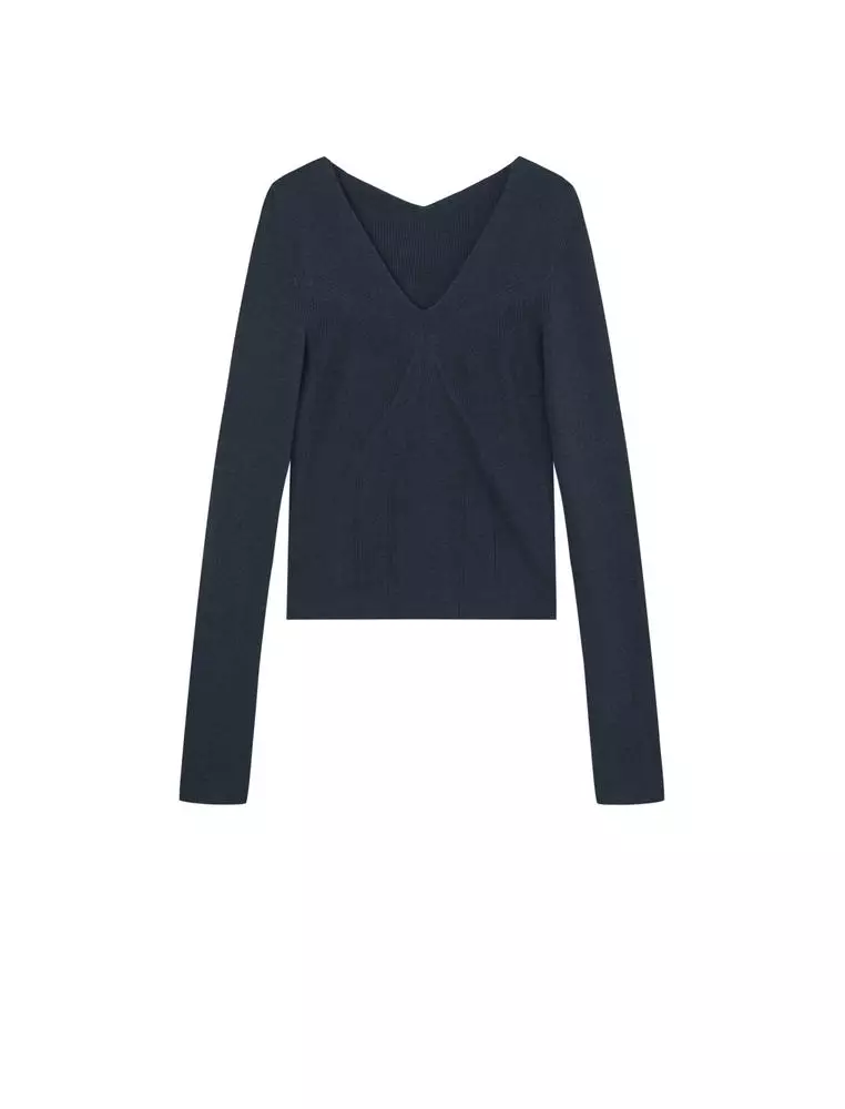 Long-sleeved pullover sweater