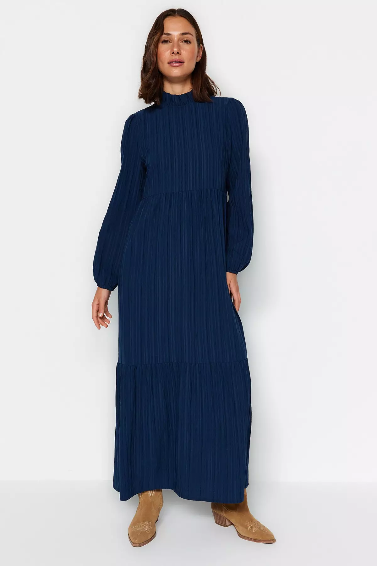 Scallop trim V-neck Crinkled Maxi Dress in ecru main image 1