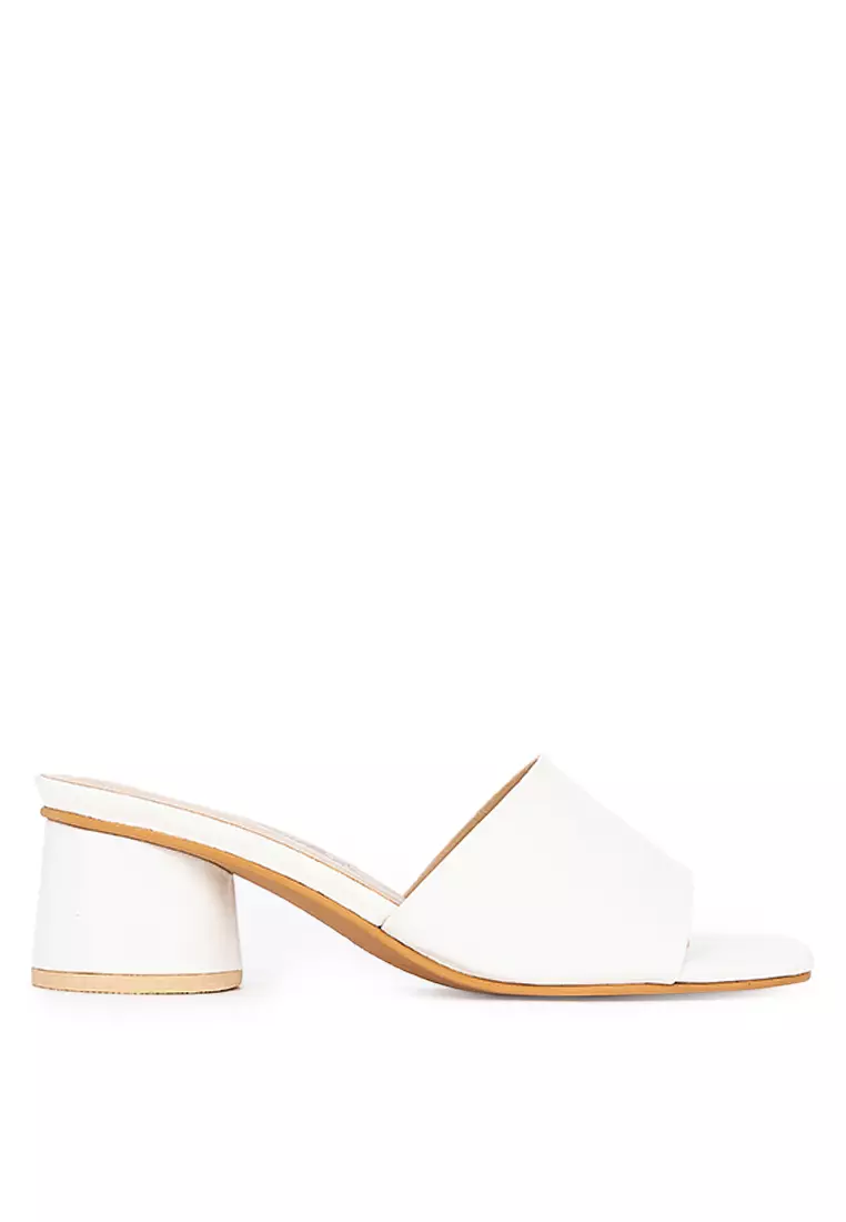 Discount on CARMELLETES  shoes - SKU: One Strap Low Heeled Slide