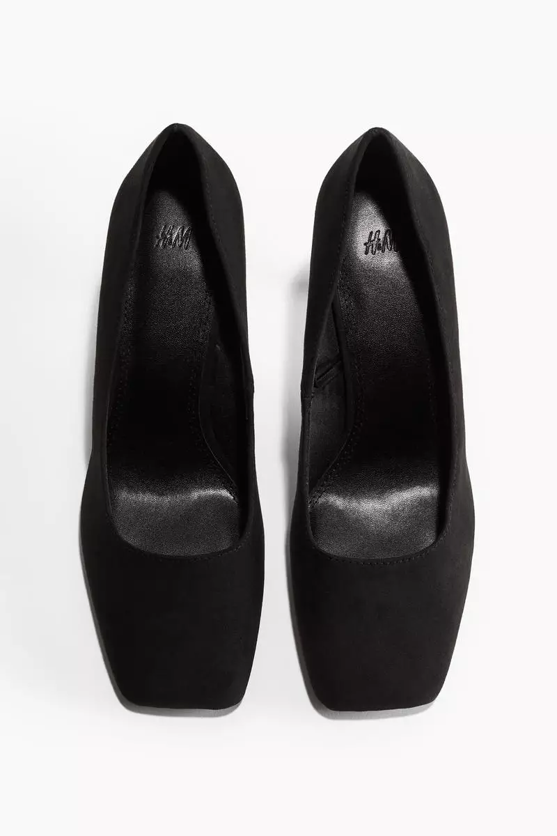 Square-toe court shoes