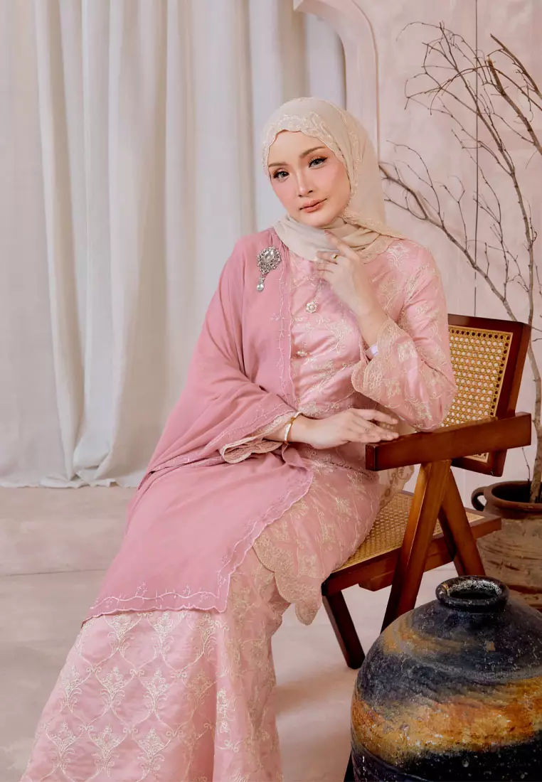 Permata Luxe Embroidery Long Kebaya with Kipas Belakang Skirt