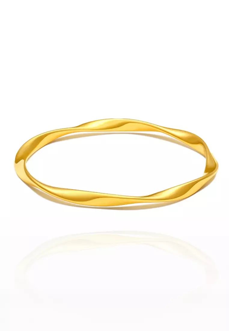 Oriana Curve Shape Bangle in Gold