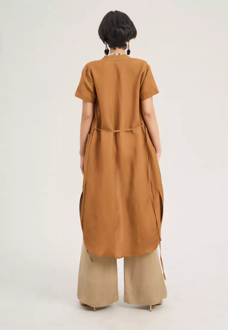 棕色白色亞麻掛脖上衣