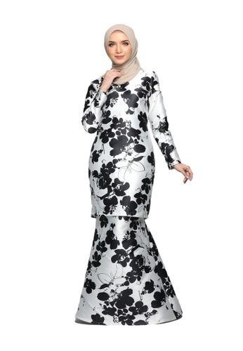 Che Puteh Kurung from Emanuel Femme in Black and White and Multi
