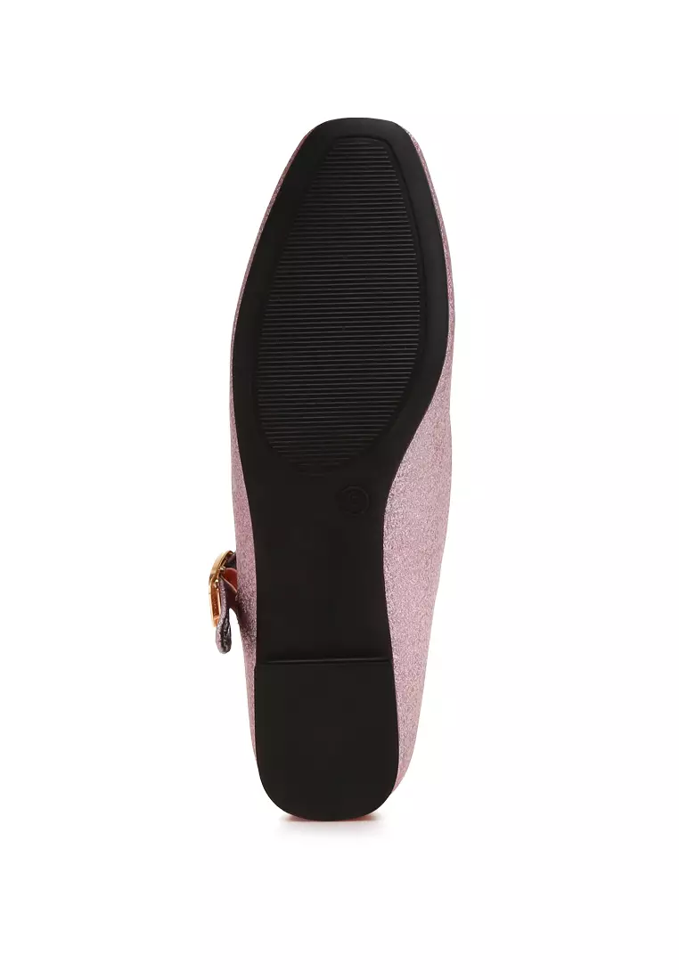 Balerina Gesper Pin Berkilau dalam Warna Merah Muda