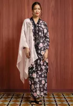 ROMANTIC BLACK