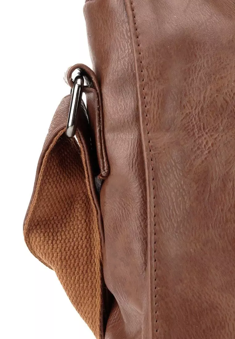 Distressed Leather EDC Medium Messenger Bag