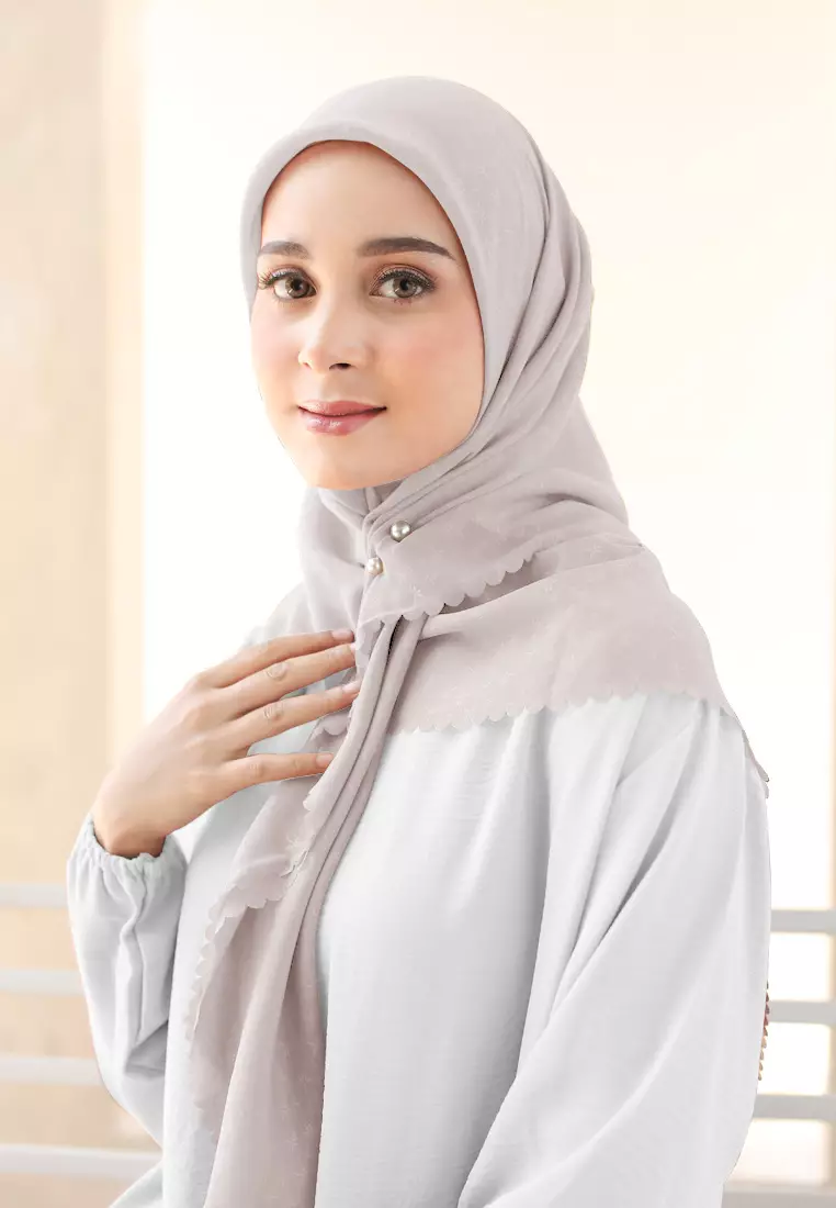 Rada Embossed Square | Hijab Polycotton Scarf Segiempat - Skin Cameo