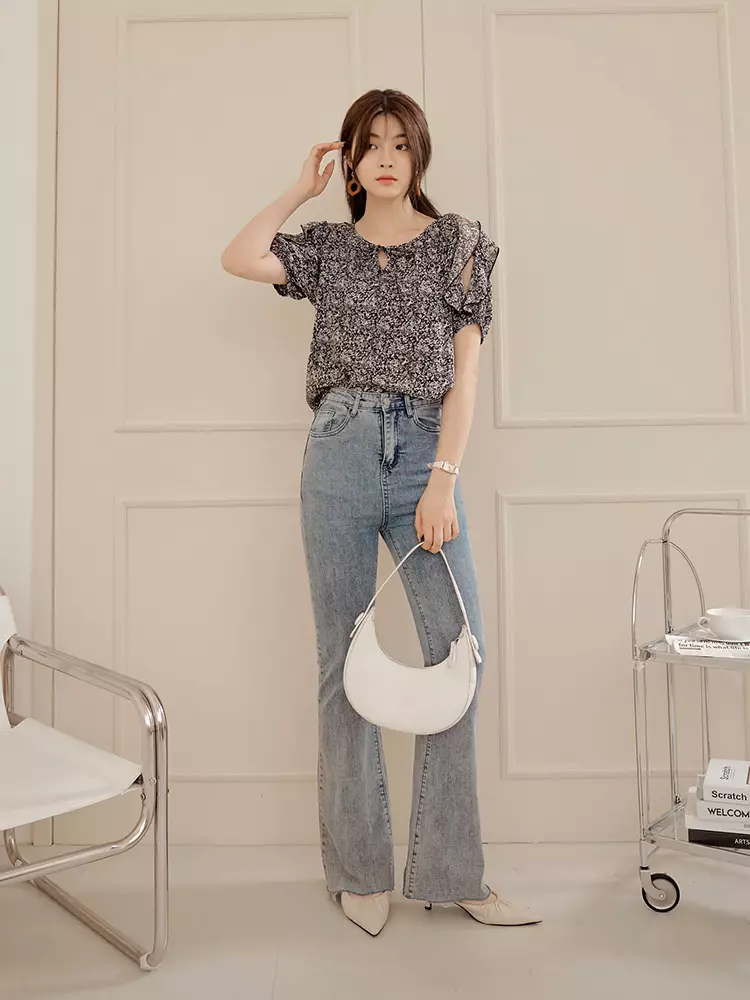 不易皺浪漫荷葉挖洞泡泡袖綁帶上衣《AB19516》