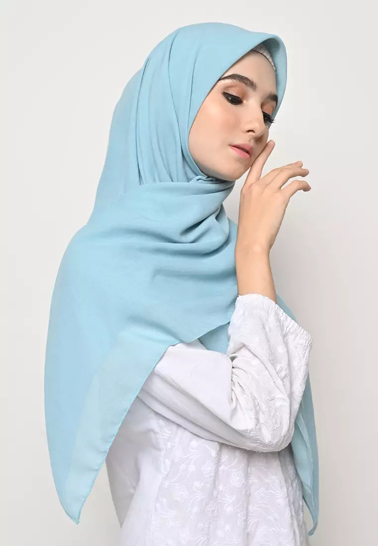 Hijab Segi 4 Jahit Tepi Voal Gucci Cerulian