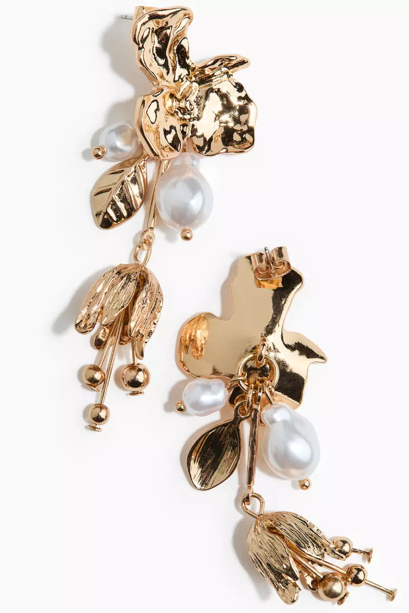 Flower pendant earrings