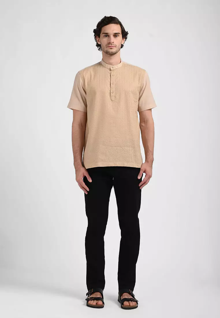MANZONE Kemeja Koko Lengan Pendek Pria LUTFAN- BEIGE Warna BEIGE