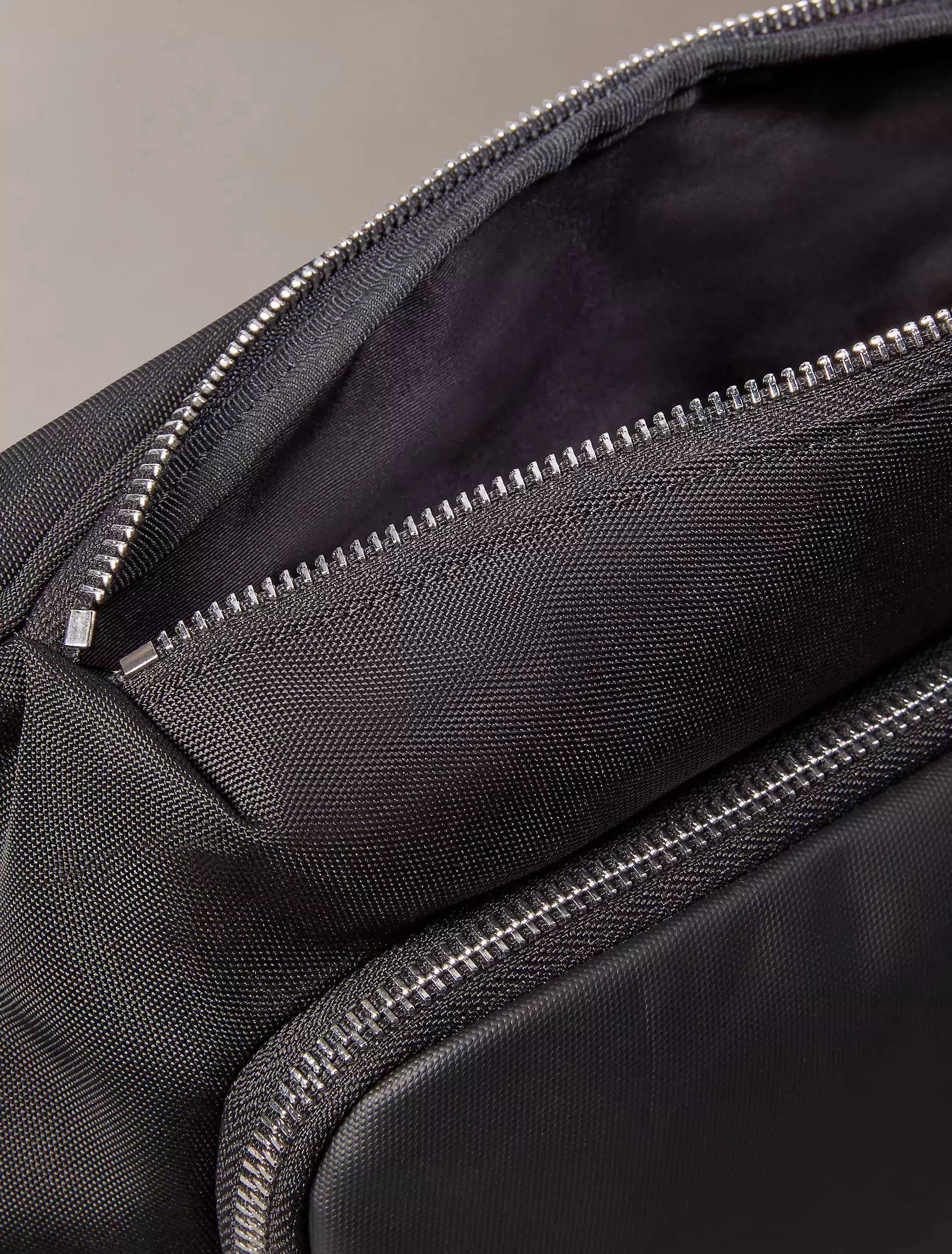 Calvin Klein - Utility Messenger Sling 42