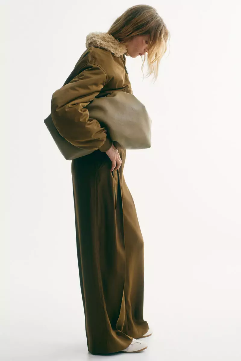 Wide belt-detail trousers