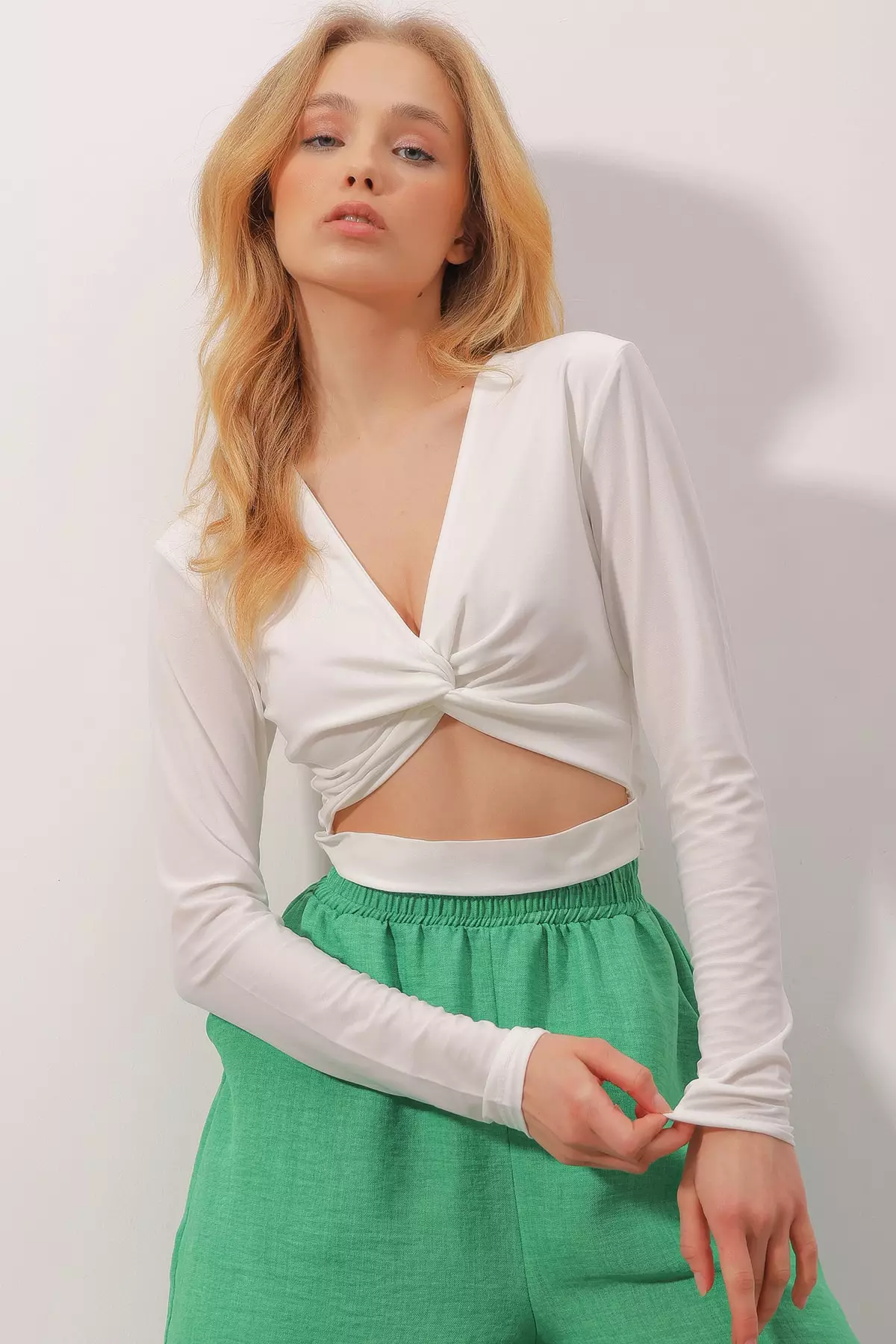 Deep V-Neck Solid Tie Front Crop Top and Slim Fit Skirt –