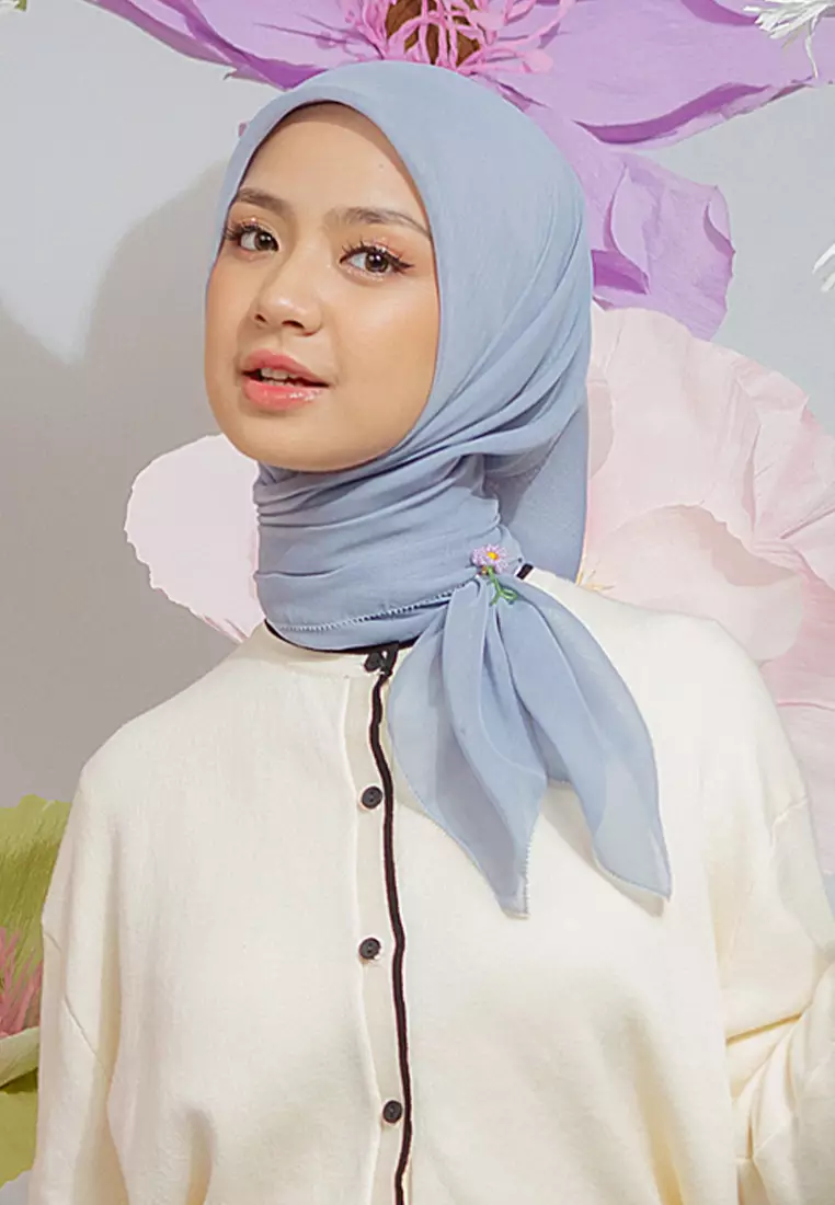 Nashwa Paris Eyelash in Soft Blue (Lozy x Nashwa)