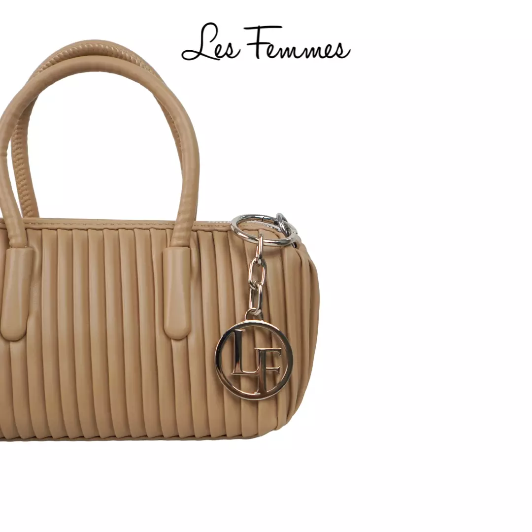 Gantungan Kunci Charm Les Femmes B001 231001