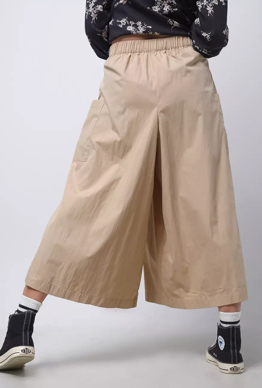 Yosh ayollarning yalangoch fotosuratlari